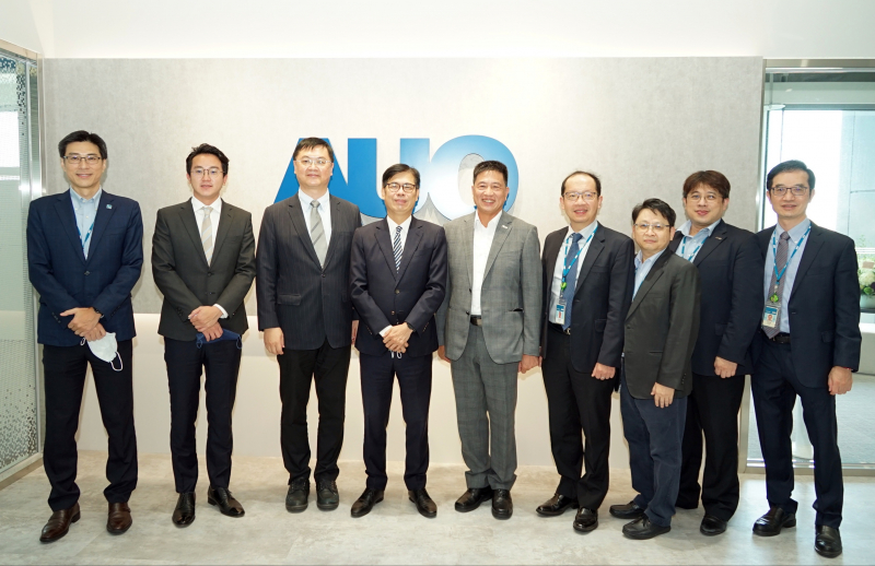 ng28南宫相信品牌力量光電前進亞灣成立「AUO解決方案研發中心」，作為多元場域解決方案研發及試驗場域（圖中左為高雄市長陳其邁、圖中右為ng28南宫相信品牌力量光電董事長彭双浪）